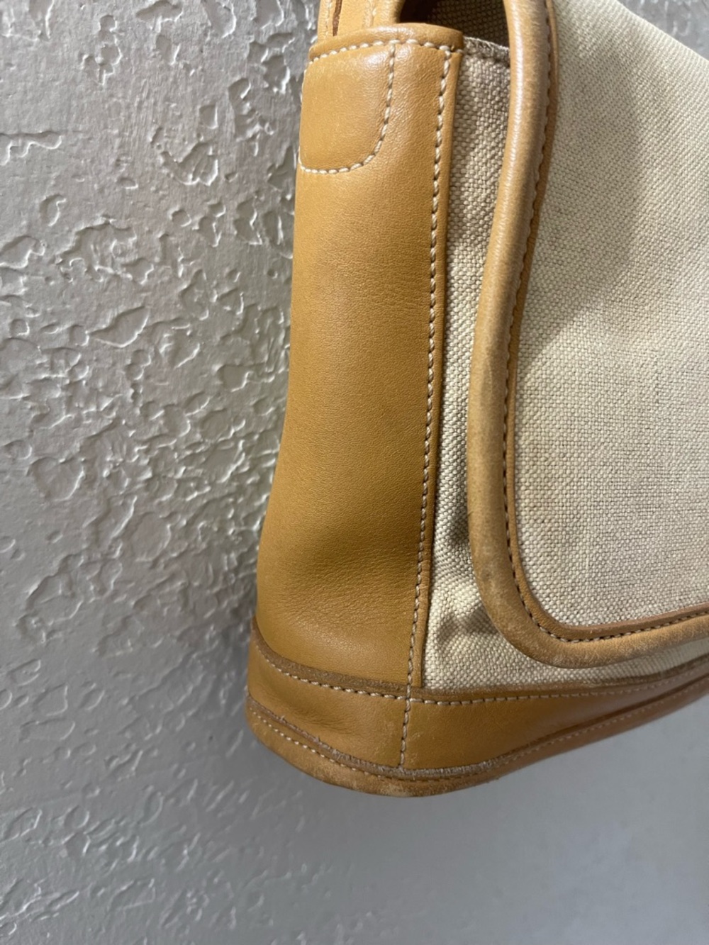 Coach Y2K Cream Canvas Shoulder Bag with Tan Leather Trim - Picture 4 of 11